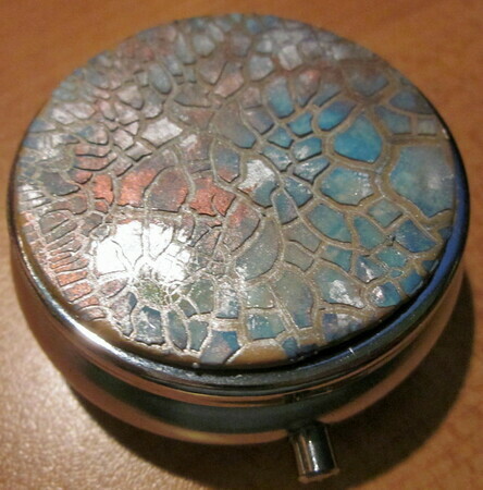 Impressionist-inspired pillbox