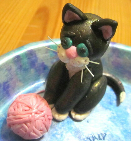Kitty with wool trinket dish